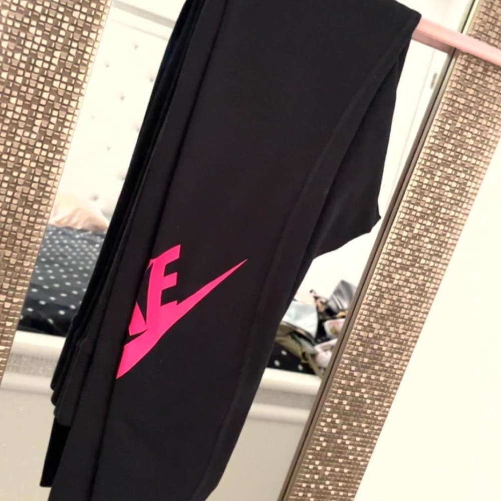 Women’s Nike pink and black sports leggings